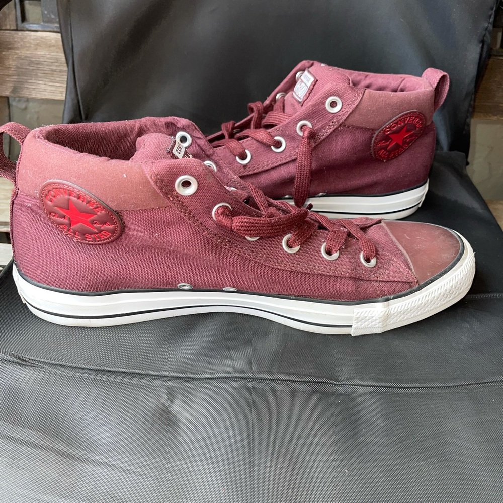 Men’s size 10 / Women’s size 12 converse